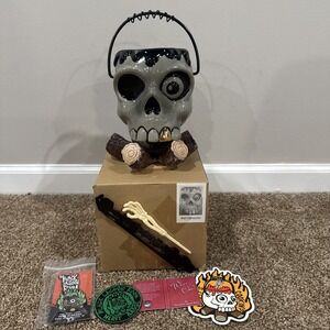 Black Lagoon Room WHAT'S COOKIN'? Kettle Black 36oz Gothic Skull Tiki Mug!